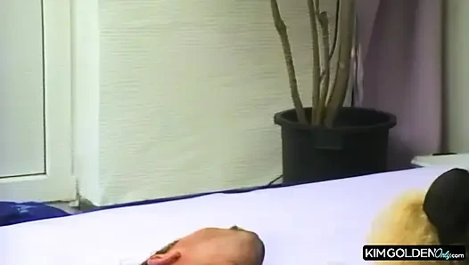 Heisse Blondine in wilder Leidenschaft