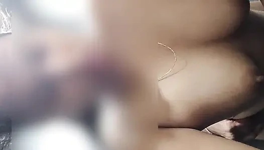 Ngentot habis-habisan tetanggaku yang cantik di kamar mandi
