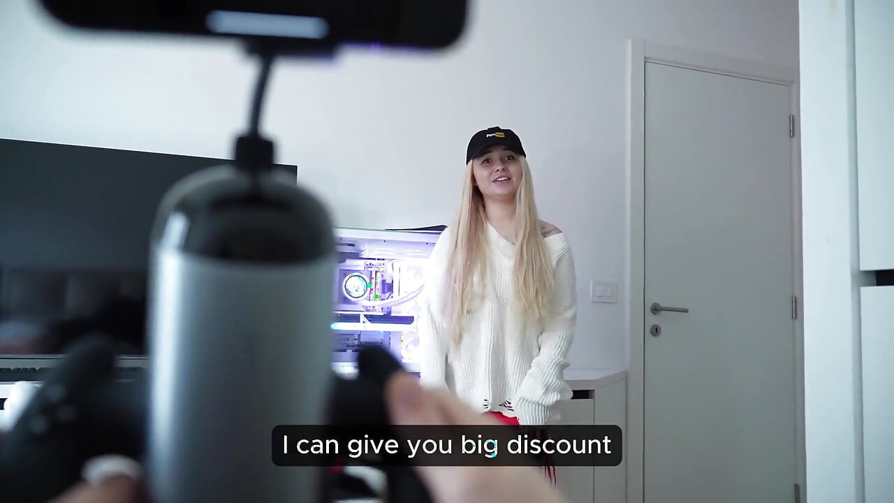Fucked the Hot Courier Girl and Took the Package for Free