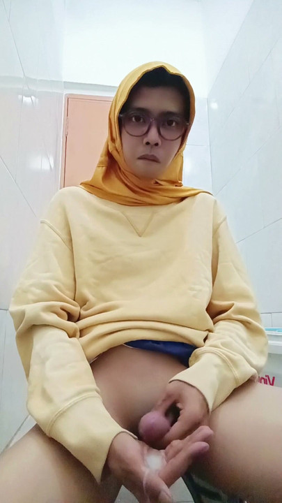 Hijab Asian Femboy Public Masturbate At Office Toilet | Clip 2