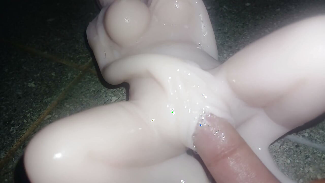 Shake pussy doll narrow pussy