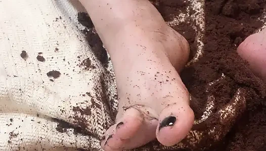 Feet Feet Feet in the Cake