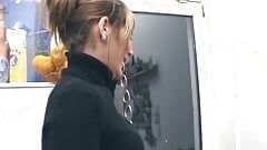 हॉट जर्मन महिला कैम पर अपनी छेदी हुई चूत को डिल्डो से चोदती है