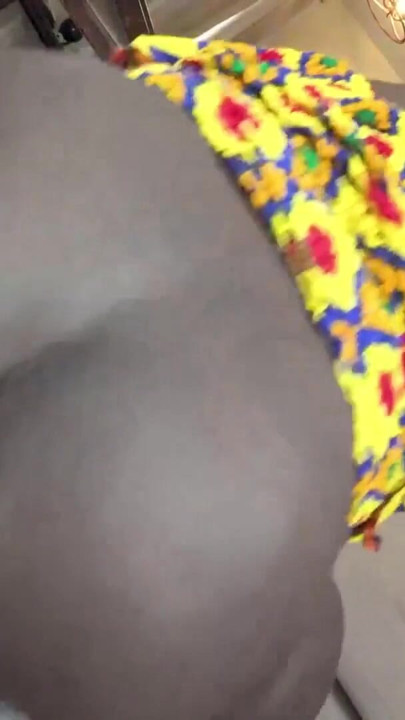 Doświadczona murzynka milf błagała o OSTRY seks ... POŁKNĘŁA spermę, zapominając o swoim życiu w domu | Klip 2