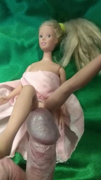 Skončila s mrdkou mezi nohama.