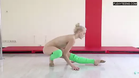 Dora Tornaszkova gorąca naga gimnastyka