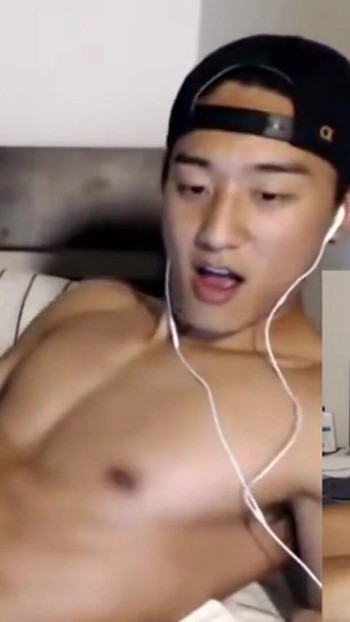Ključni trenutak iz "Real Gay Twink Live Cam Moans, Dirty Talk & Cum Eating Finale"