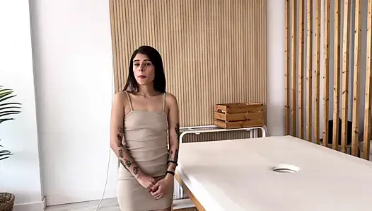 Tukang pijat mesum ini selingkuh sama pacar polosku