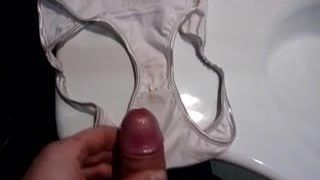 i cum on my girlfirend's dirty panties