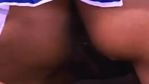 Cewek cantik sempurna menunggangi
