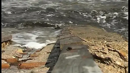 Cewek aduhai dengan toket besar memeknya dijilat di luar ruangan