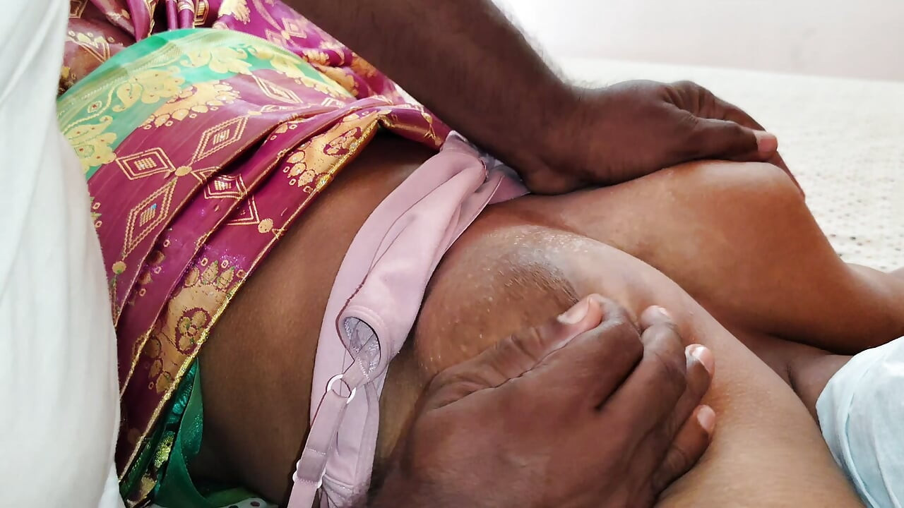 Housewife aunty tamil romance in bed