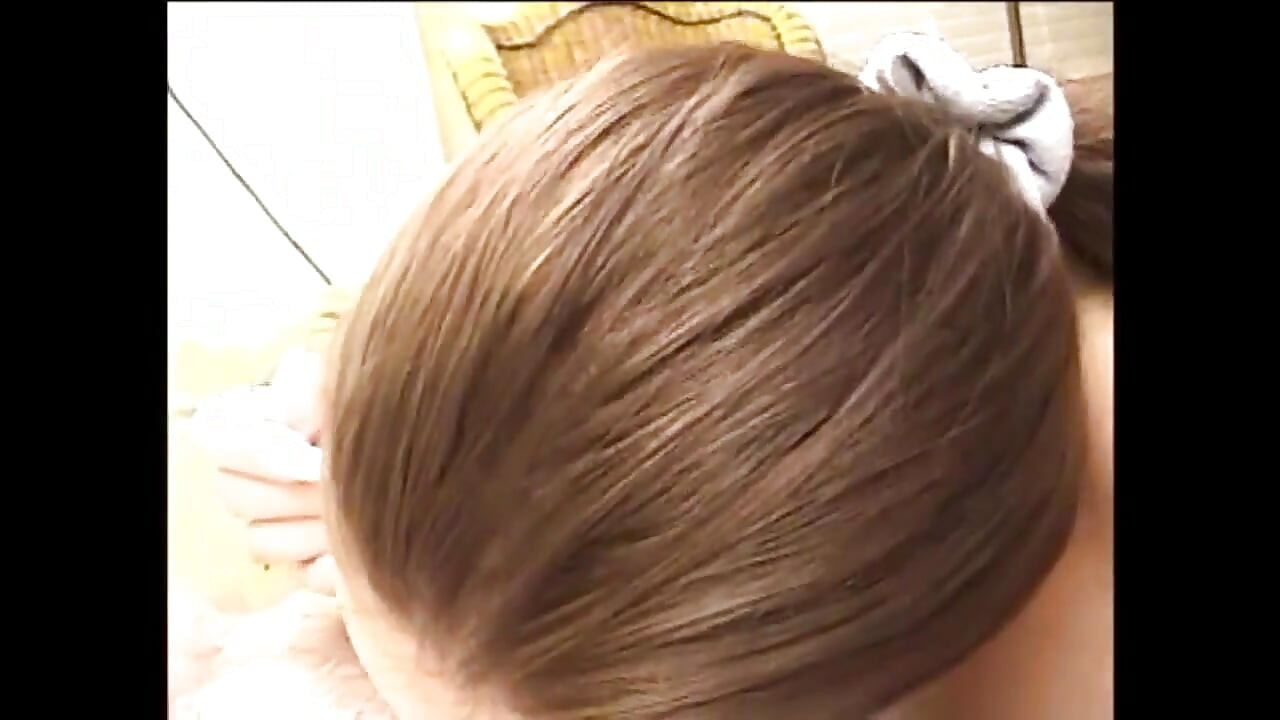 Βάλε το μεγάλο μου πούτσο στα όμορφα μεγάλα φυσικά βυζιά σου, μικρή πουτάνα!