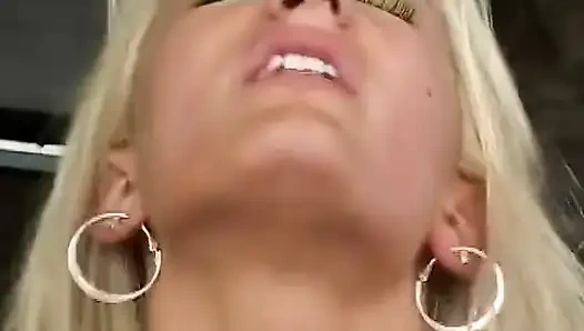 Dalam kontol ganda gadis pirang