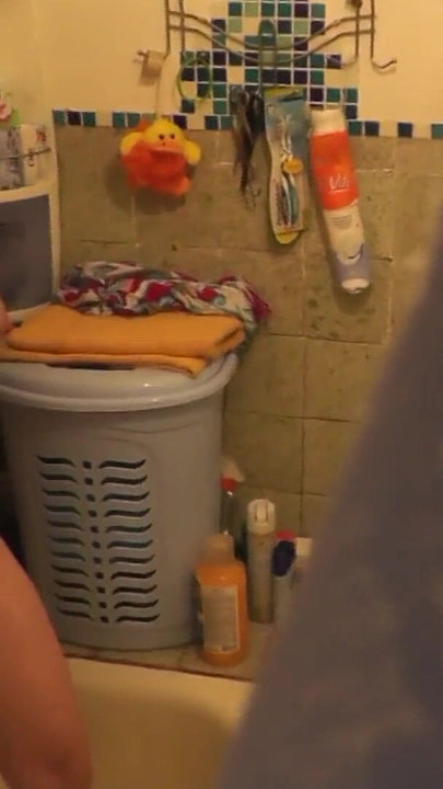 Must-see okamžik z "Macecha jde na záchod, honí si kundičku, student nevlastní syn sleduje"