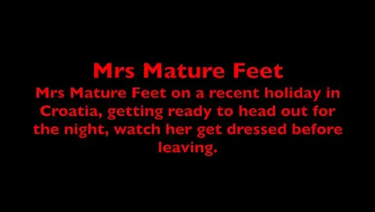 Mrs Mature Feet getting ready to head out 406