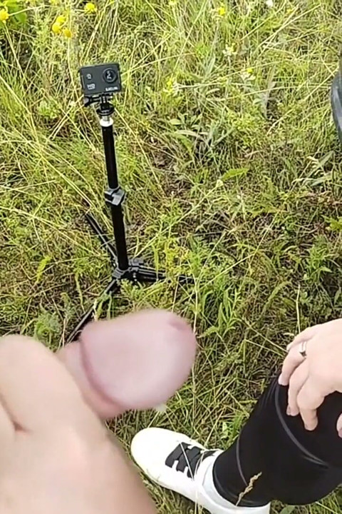 在胖熟女的阴户和嘴里切片大量射精的结局