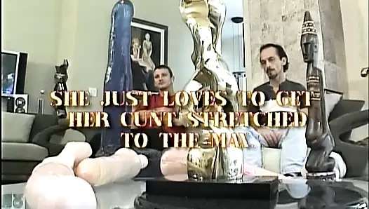 Xxl extreme dehnung! Sie schieben Dinge in ihren Arsch, die einfach zu groß sind!