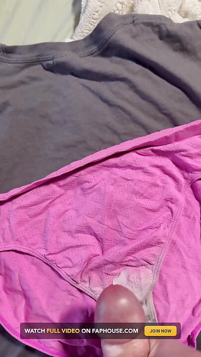 น้ําแตกบนกางเกงในของเมีย 7