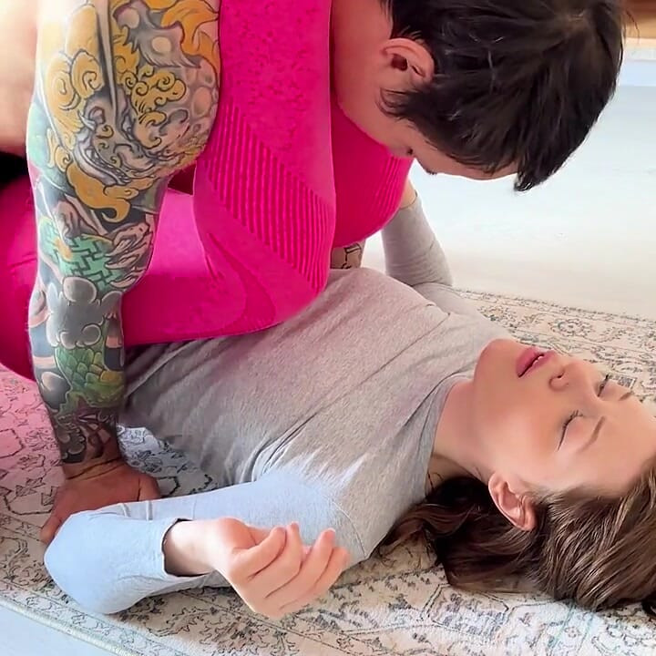 Pink Yoga Pants Stepmom: Taboo Dry Humping on Knees & Floor