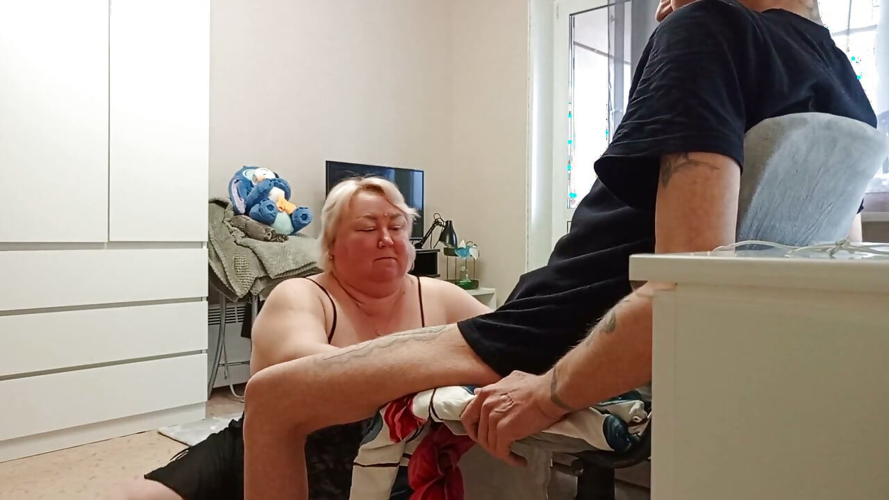 After a Blowjob, I Fill My Friend's Mouth with Cum and She Eats It