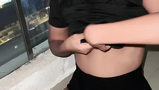 Pacar Thailand 18 tahun nyepong kontol besar pria kulit putih di balkon dan telan sperma banyak banget