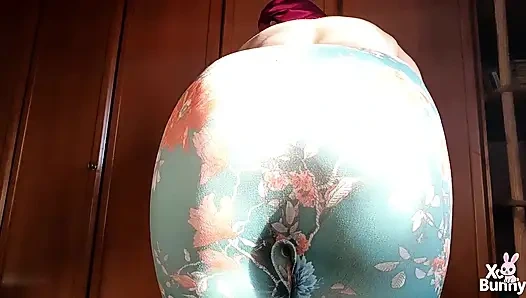 Alçak taytla yürüyüş ve osurma