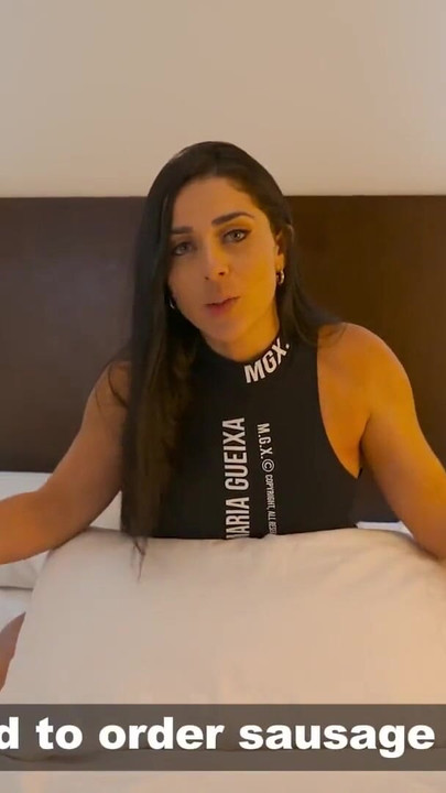 Snažan trenutak iz "Bujna brazilska influencerica pokazuje svoju mokru pičku oženjenom taksistu."