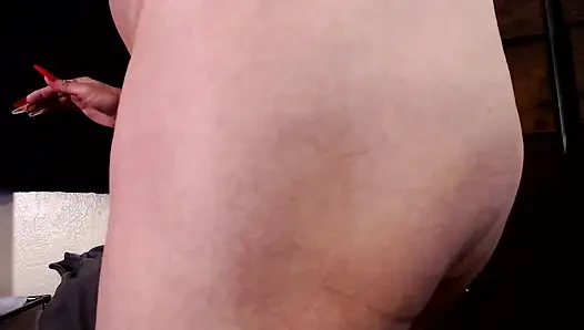 Shaking Oiled Ass Jiggly Thighs