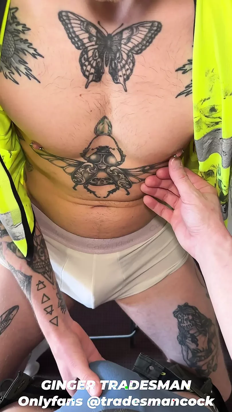 Dotado comerciante pelirrojo folla y preña linda compañera de trabajo tatuada, en el sitio de construcción