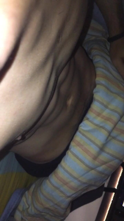 Cara magro com abdômen