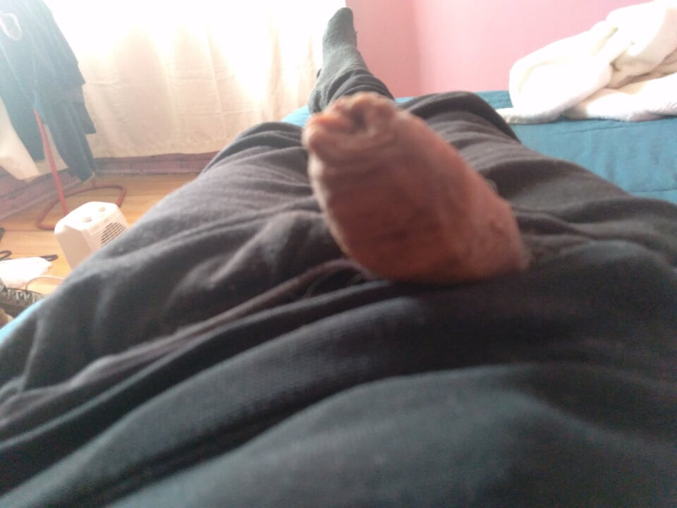 Slatki masturbira moju ruku