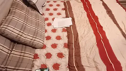 Ich habe genug vom Lernen und Stiefvater schlägt mir den Schwanz in den Mund, lässt mich los und ich schlucke