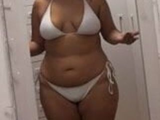 Alicia Durans dicker Latina-Bikini-Körper