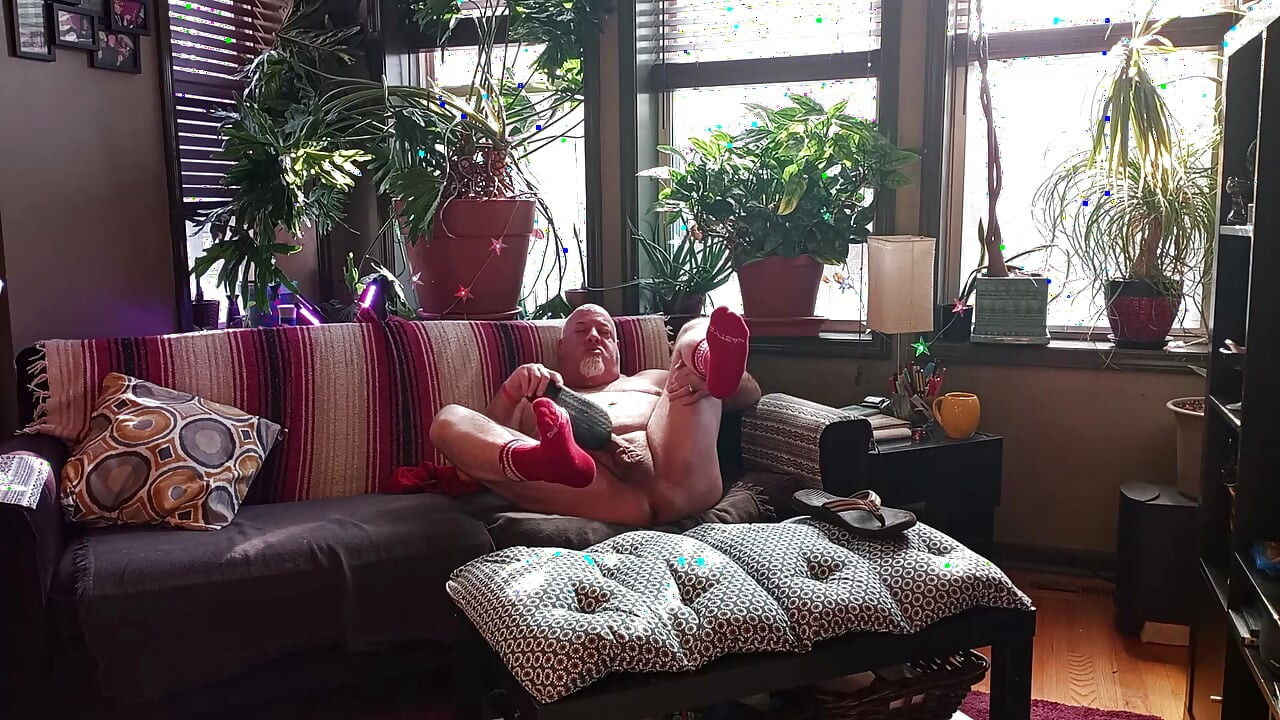 Bear Jerks off in Flip Flops - Bonus Feature Included at the End