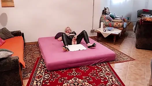 Pure Vixky, When the Cunt Itches, You Jerk off Without Restraint