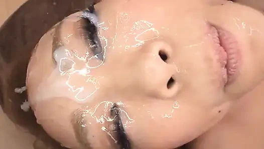 Национальное сокровище красоты, потерянное в волнах неотразимого удовольствия.