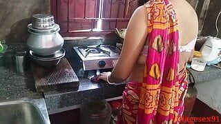 Czerwony sari w kuchni seks w Sonali (oficjalne wideo Villagesex91)