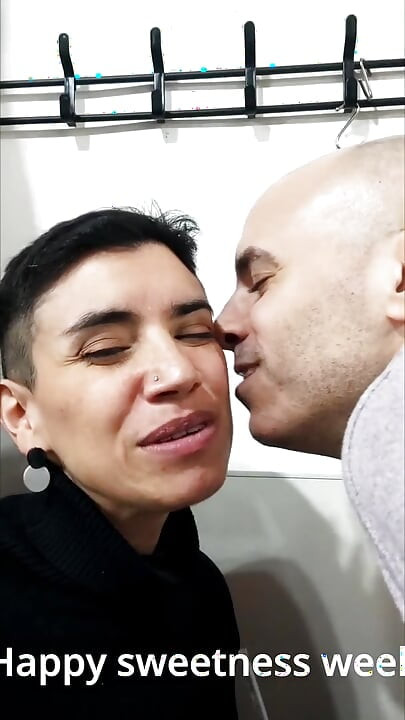La mulți ani, Săptămâna Dulceațelor! (7 zile de spermă pe alimente)