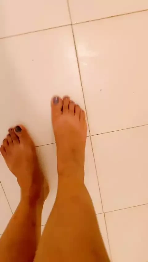 She’s get fun with cream and shaving her legs
