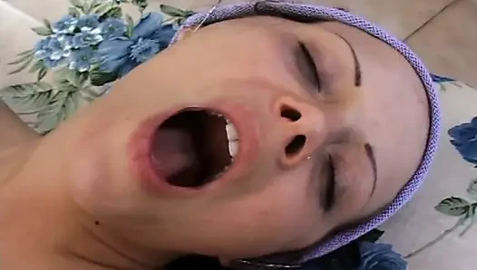 Cewek kelain nympho yang ngentot semua kontol di kamar tidur (film porno lengkap)