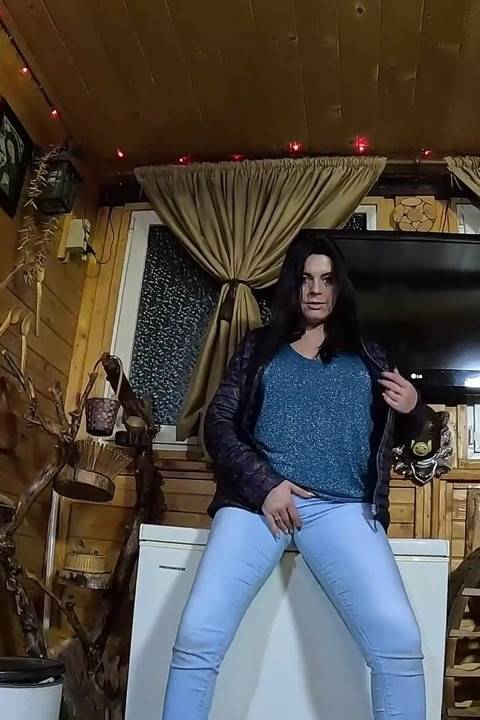 Cameltoe MILF Dances, Teases & Pees in Her Jeans - Wet Fetish Fantasy 335