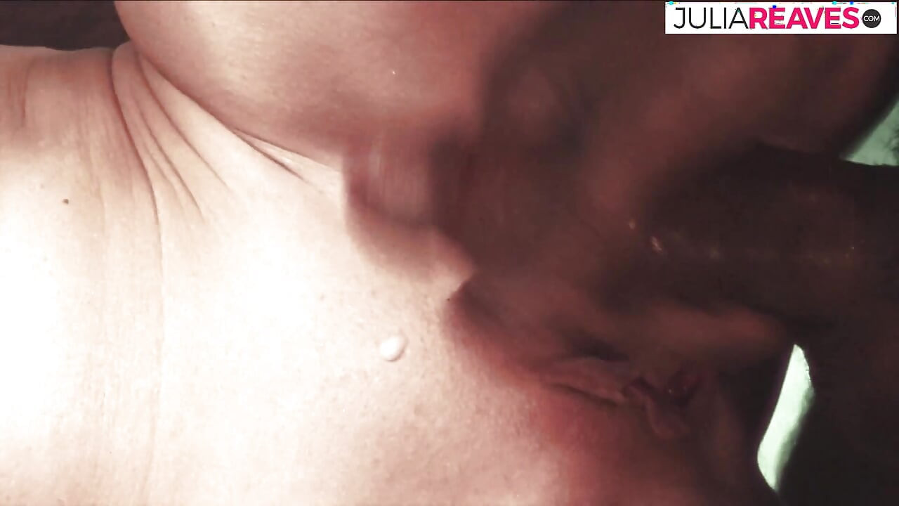 ムラムラした女は彼女のおまんこに大量の精液を得る