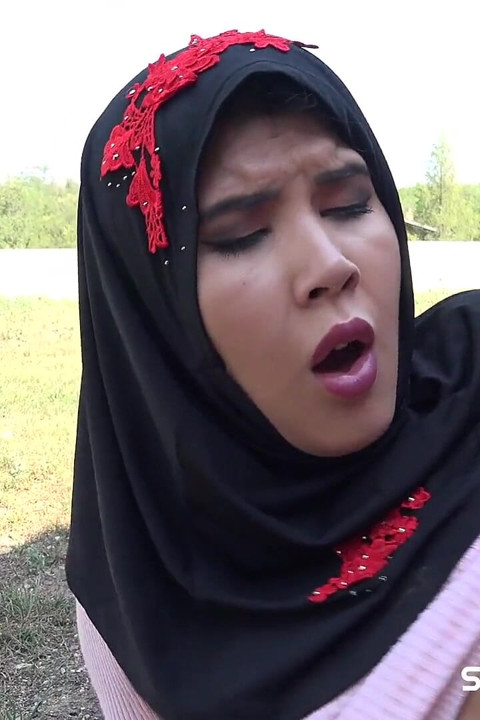 Lady Dee Is Obediently Waiting for Her Horny Husband