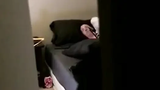 Mitbewohnerin hat mich beim kissenfick gefilmt!