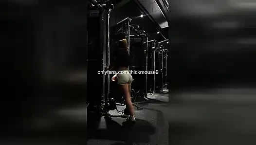 Lubang perawan 18 tahun mungil dientot habis-habisan sama deadlift slip