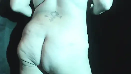 Club-gefärbter strobe-arsch wackelt