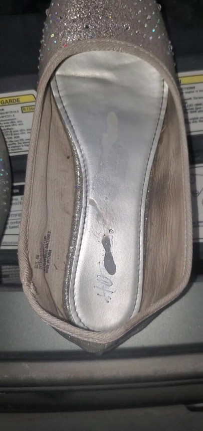 mechanic found grey sparkly flat in customer van