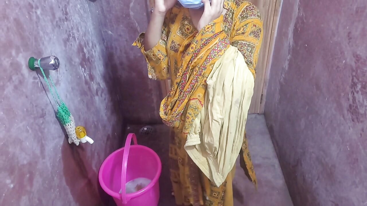 Viral sexy video of a Bangladeshi woman bathing with her younger sister.
