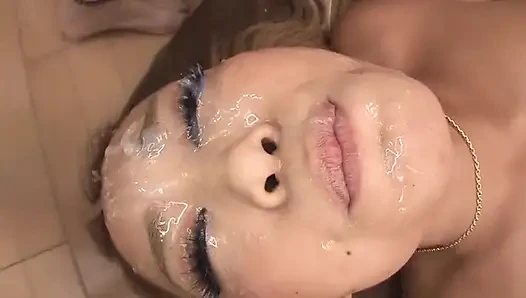 Национальное сокровище красоты, потерянное в волнах неотразимого удовольствия.